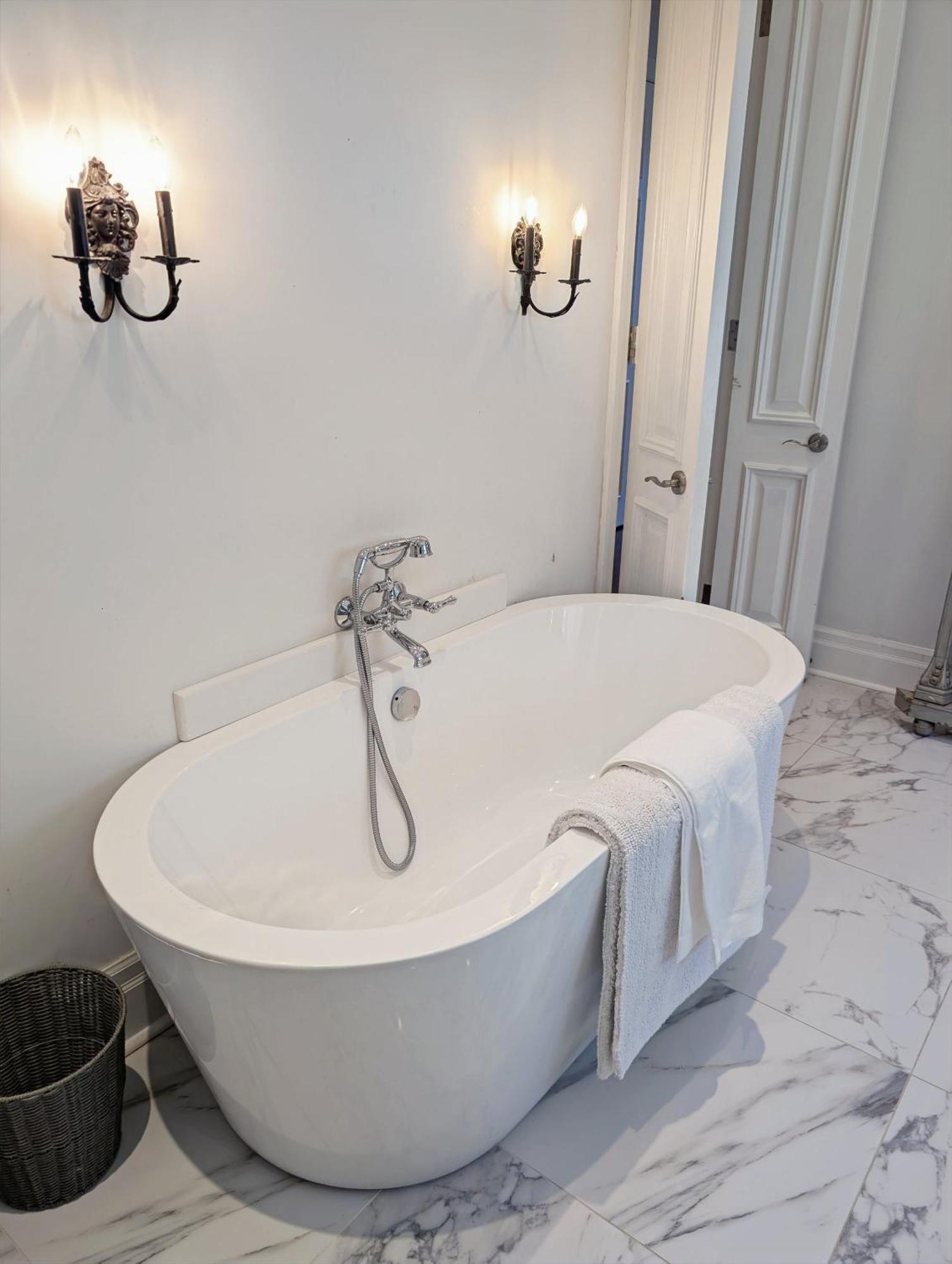Hazelton Heritage Bed & Breakfast Toronto